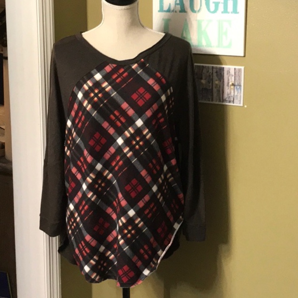 Loose fitting shirt